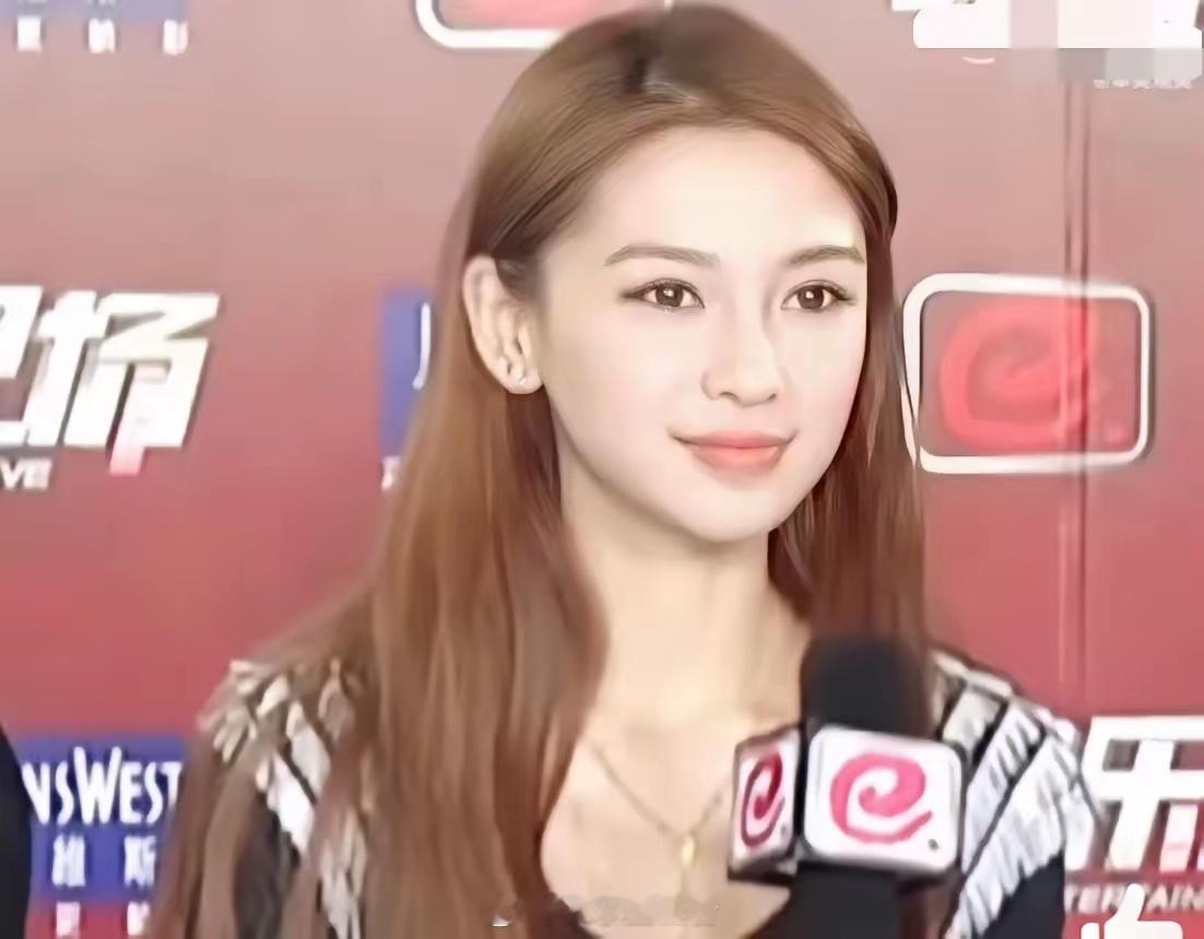 网友投稿:以前吧，觉得杨颖配不上黄晓明，觉得是黄晓明给了她太多资源她才火。但是看