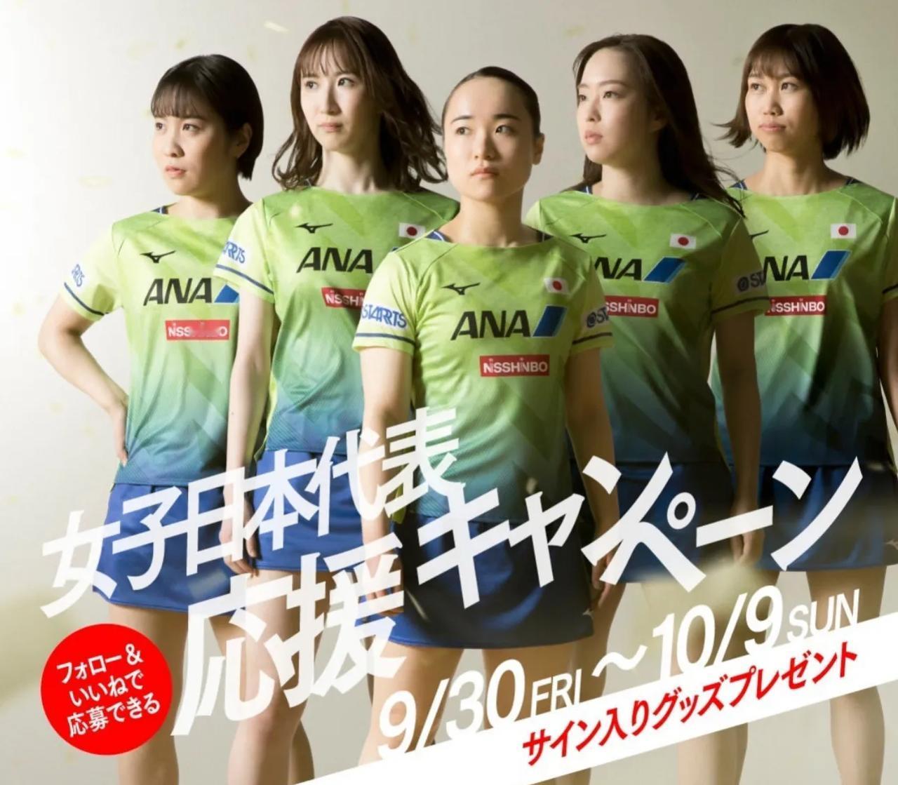 从近三年日本女队大赛服宣传照，看领军人物的变化！
2022，伊藤美诚居中。两侧有