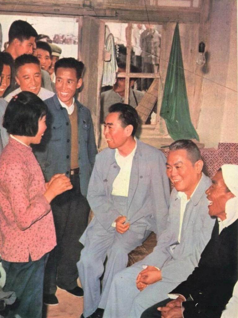 【周总理历史上的今天——5月21日】
1965年5月21日，周恩来总理、李先念副