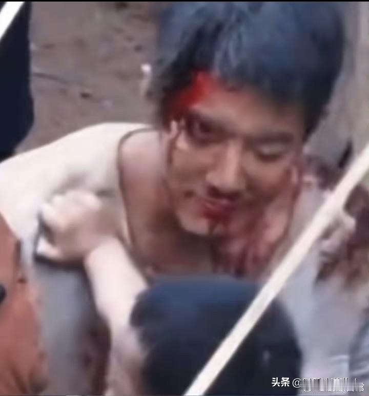 这孩子以后简介:婉拒肖战三次亲吻的人[耶]

在片场，肖战脸上又是血又是泥的，一