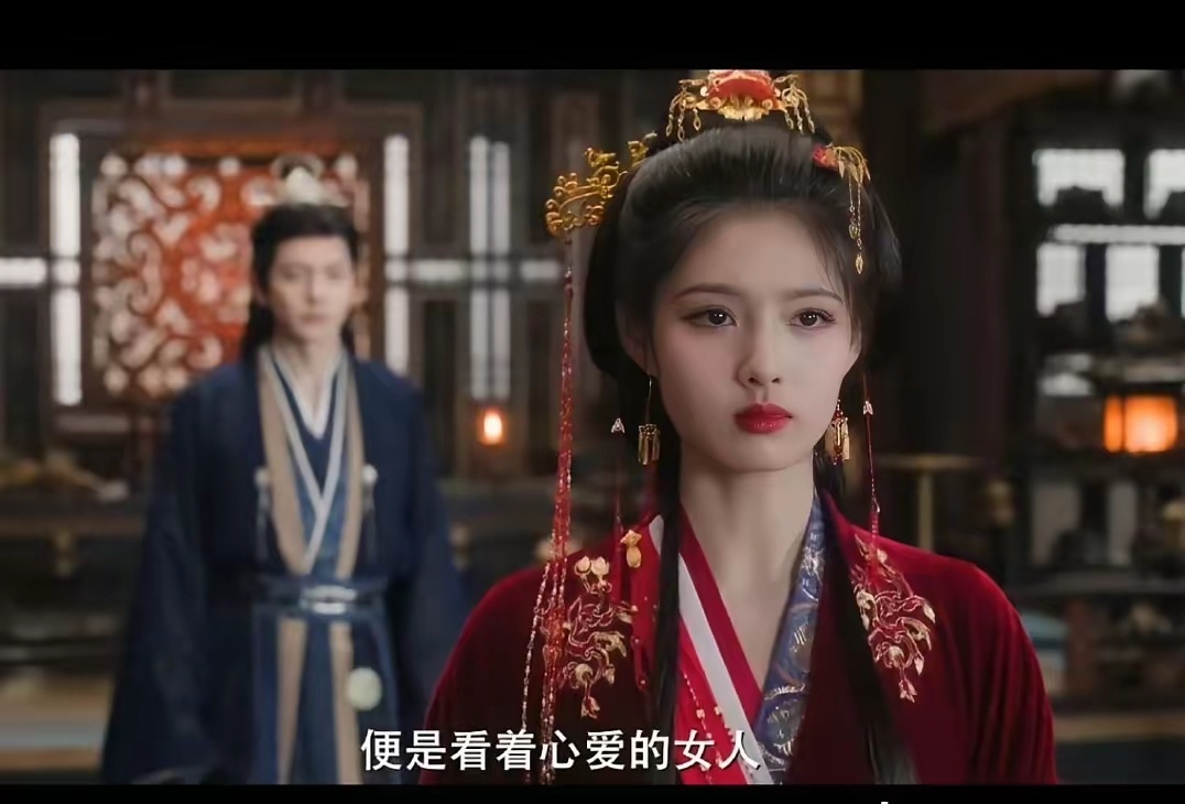 黄杨钿甜明明个子比艾米高，反倒艾米更有少女氛围感，完全没有小孩子的稚气。 