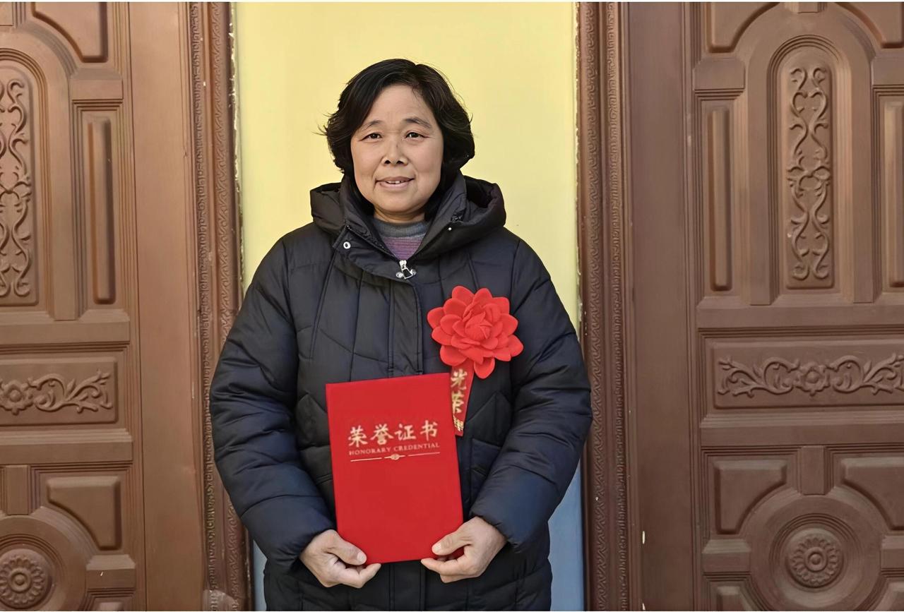 你有没有遇到过这样的两难选择？一边是在外地照顾3个孙女，一边是老家摔伤卧床的公公