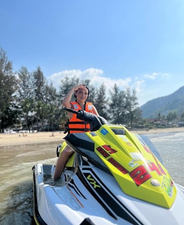 【年轻母亲被胁迫走私大麻，法庭从轻发落】22岁的波比·库迪尔斯基试图从泰国向英国