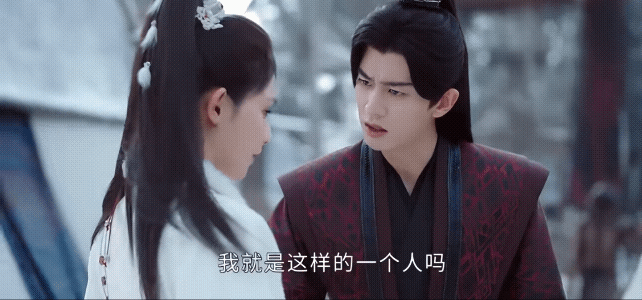 《凤凰台上》16集预告:  
萧焕让国师带苍苍走，国师没有听？然后让苍苍以为是萧