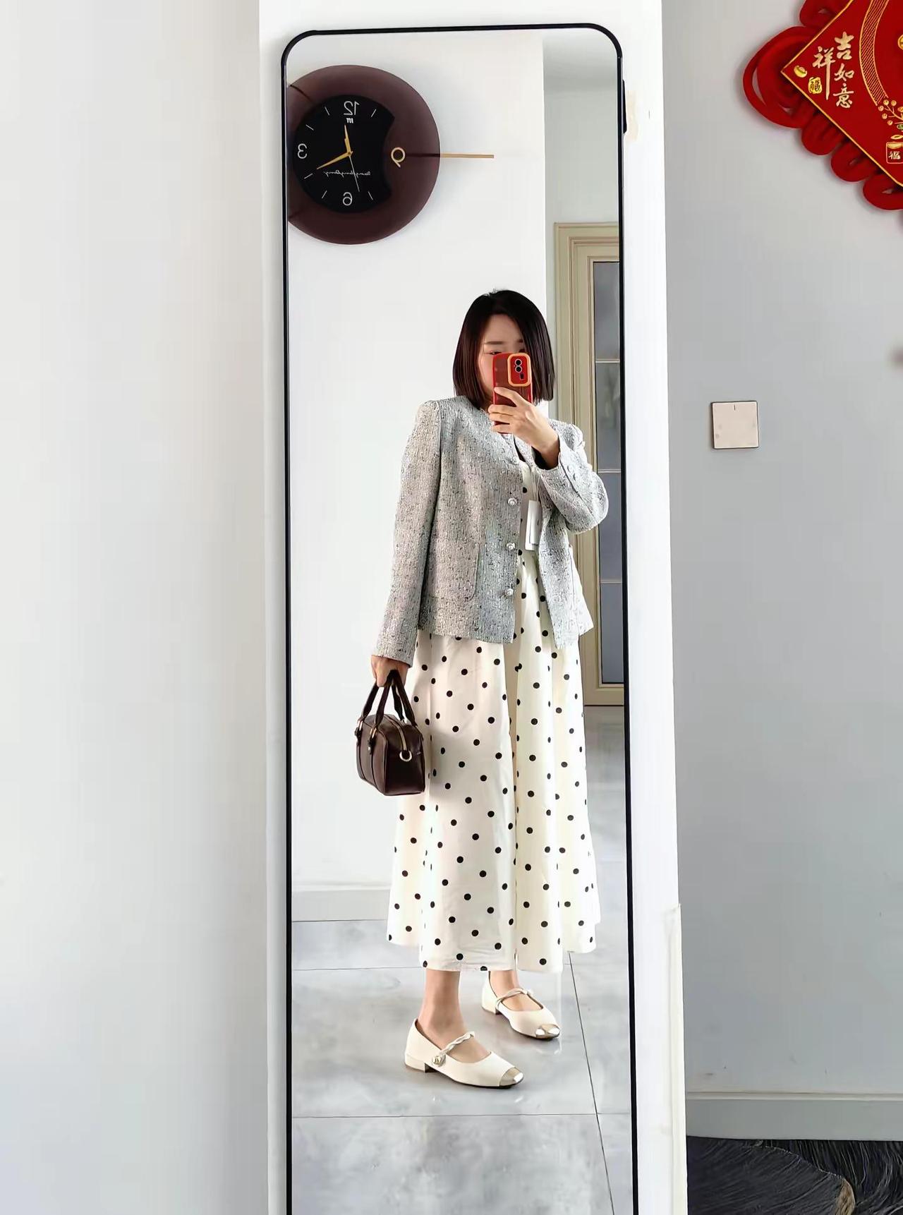 小香风外套+半身裙，把优雅和温柔穿得刚刚好，通勤约会都适配随意穿搭