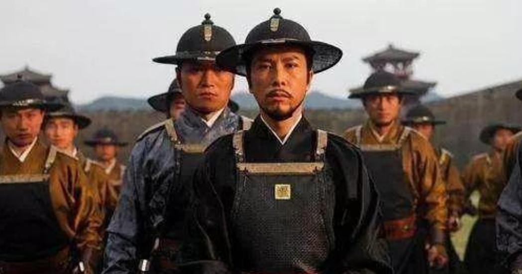 1415年，朱棣召新入宫的小贡女侍寝，发现她早已不是处子。朱棣大怒，一脚将她踹下