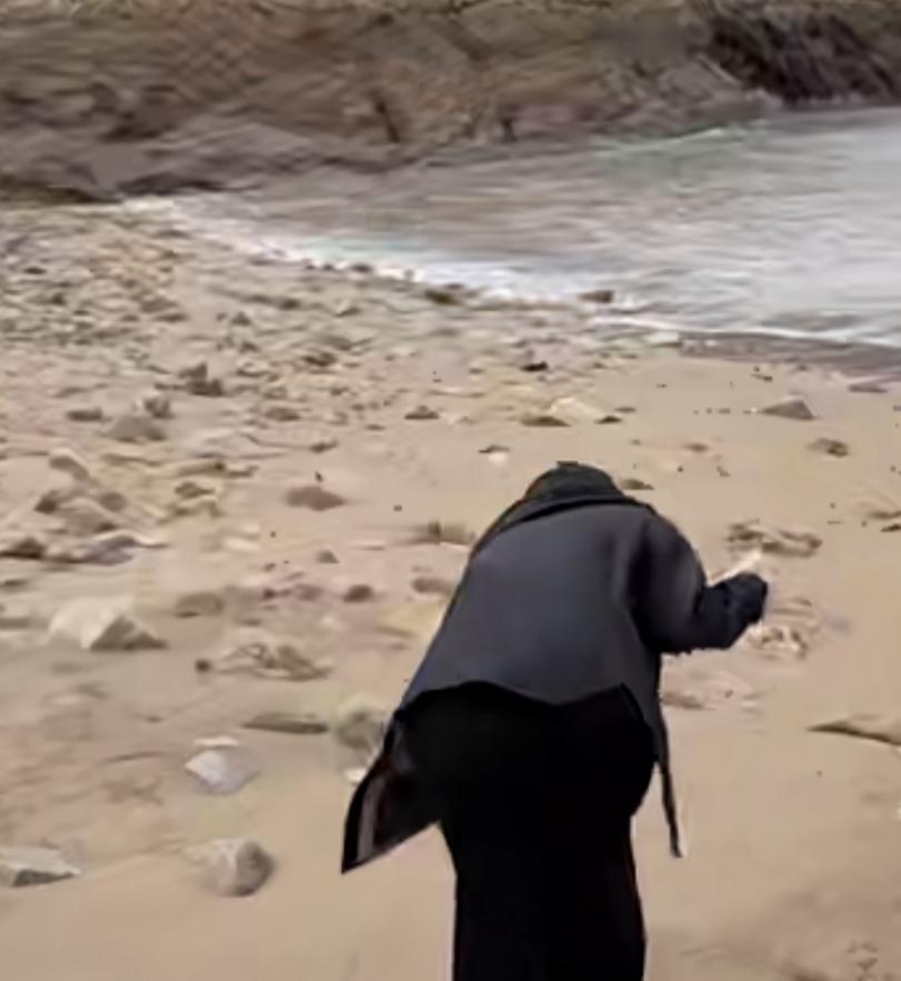 为什么不能是一男一女？
公司回应招聘守岛人的要求 
男女不限， 但不能是一男一女