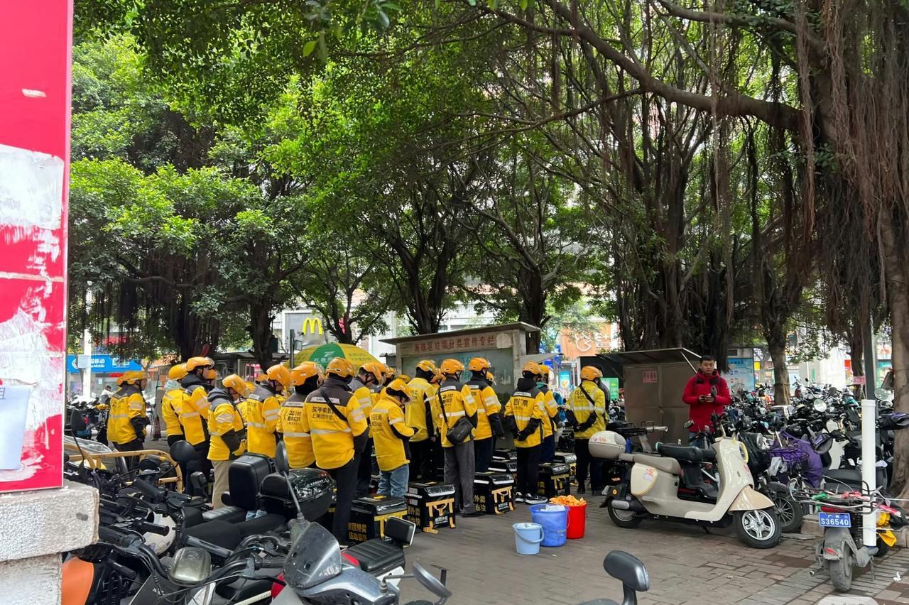 外卖站长突然“变身”心理医生？这波温柔暴击，比单纯的要求管用多了！

石家庄外卖