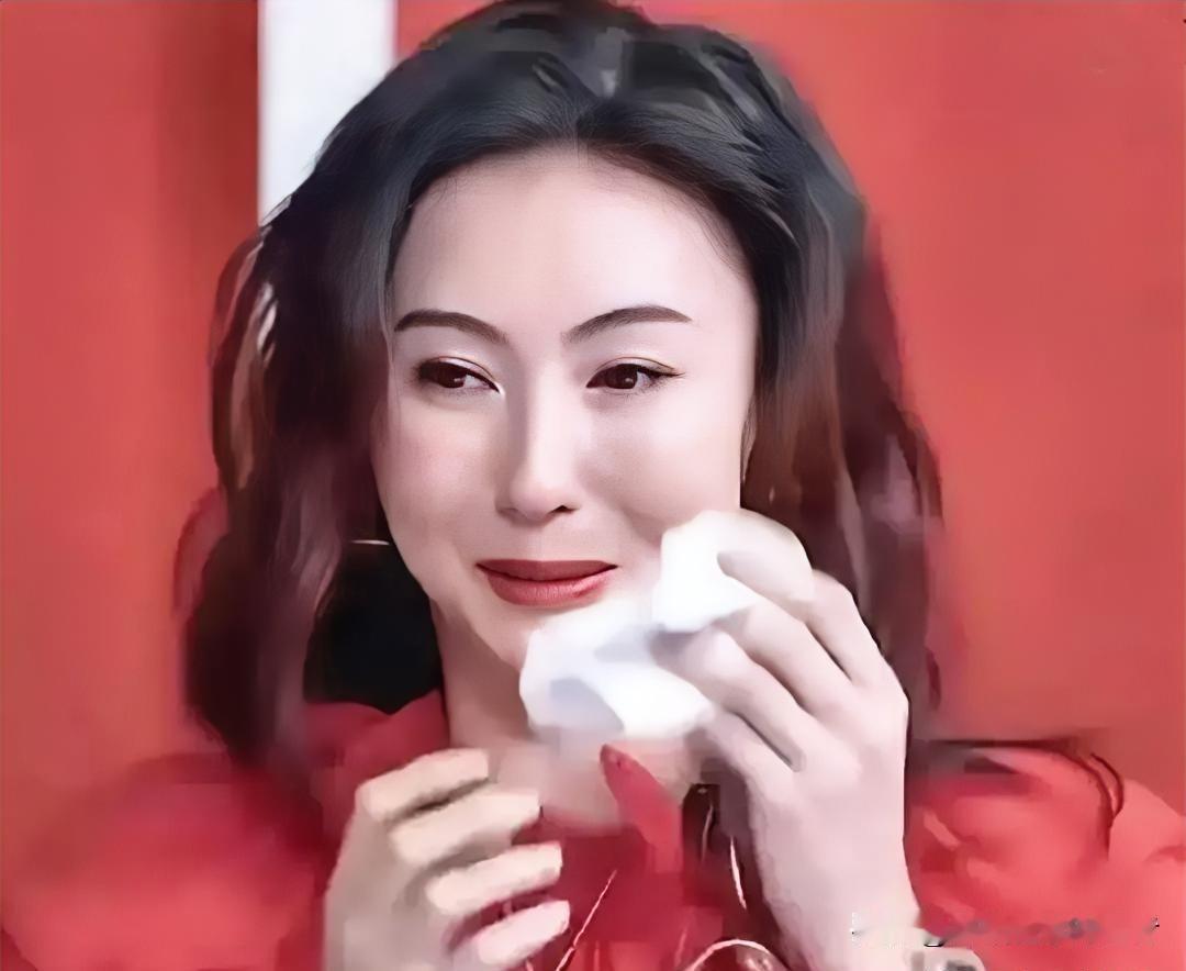 张柏芝法庭上一哭，全网都在“隔空喊谢霆锋”

前几天她和前经纪人的千万合约纠纷案