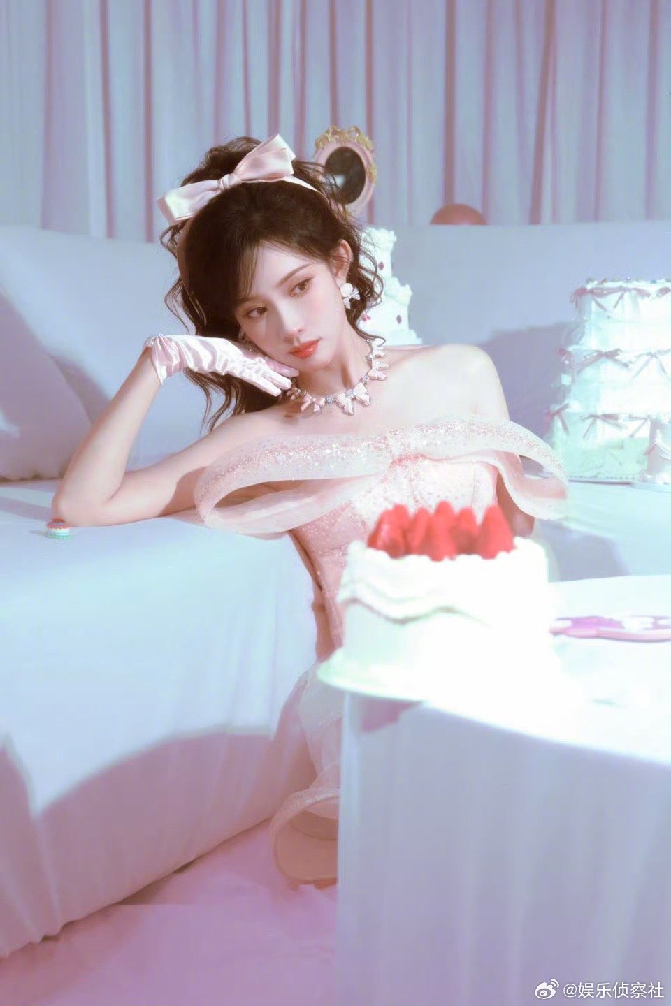 孟子义好美啊😍，粉粉的～ ​​​