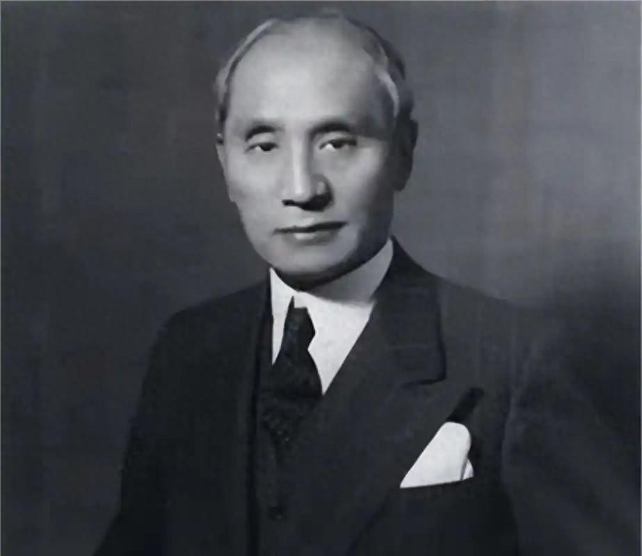1910年，一对法国母女共享一个中国男人，一个是妻子，一个是情妇，这段看起来比小