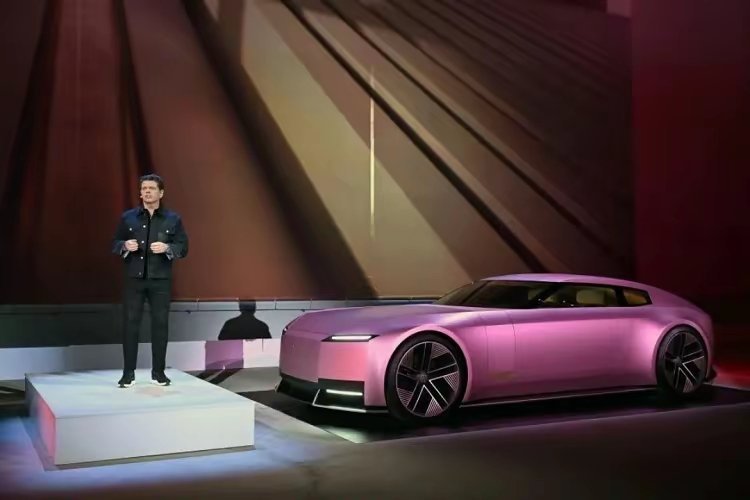 Jaguar（捷豹）是一家英国的豪华汽车品牌，以生产高性能、优雅的汽车而闻名。捷