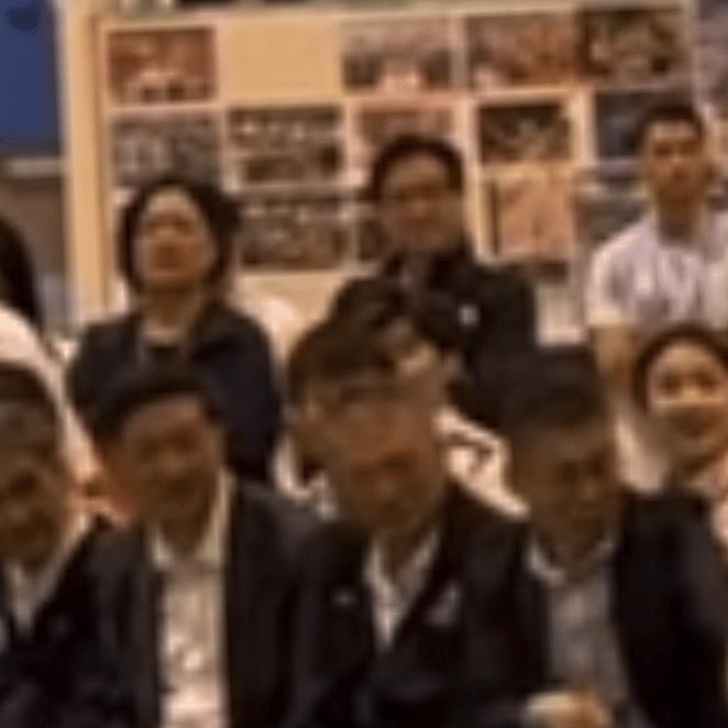 [灵光一闪]#莎莎超可爱，看比赛趣事多#

嘿，咱就说这莎莎也太萌了吧！

那小
