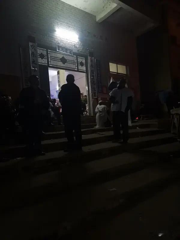 “扶老人遭索赔”死者亲属发声 “扶老人遭索赔”死者亲属开腔啦
湖南衡阳“牌馆老板