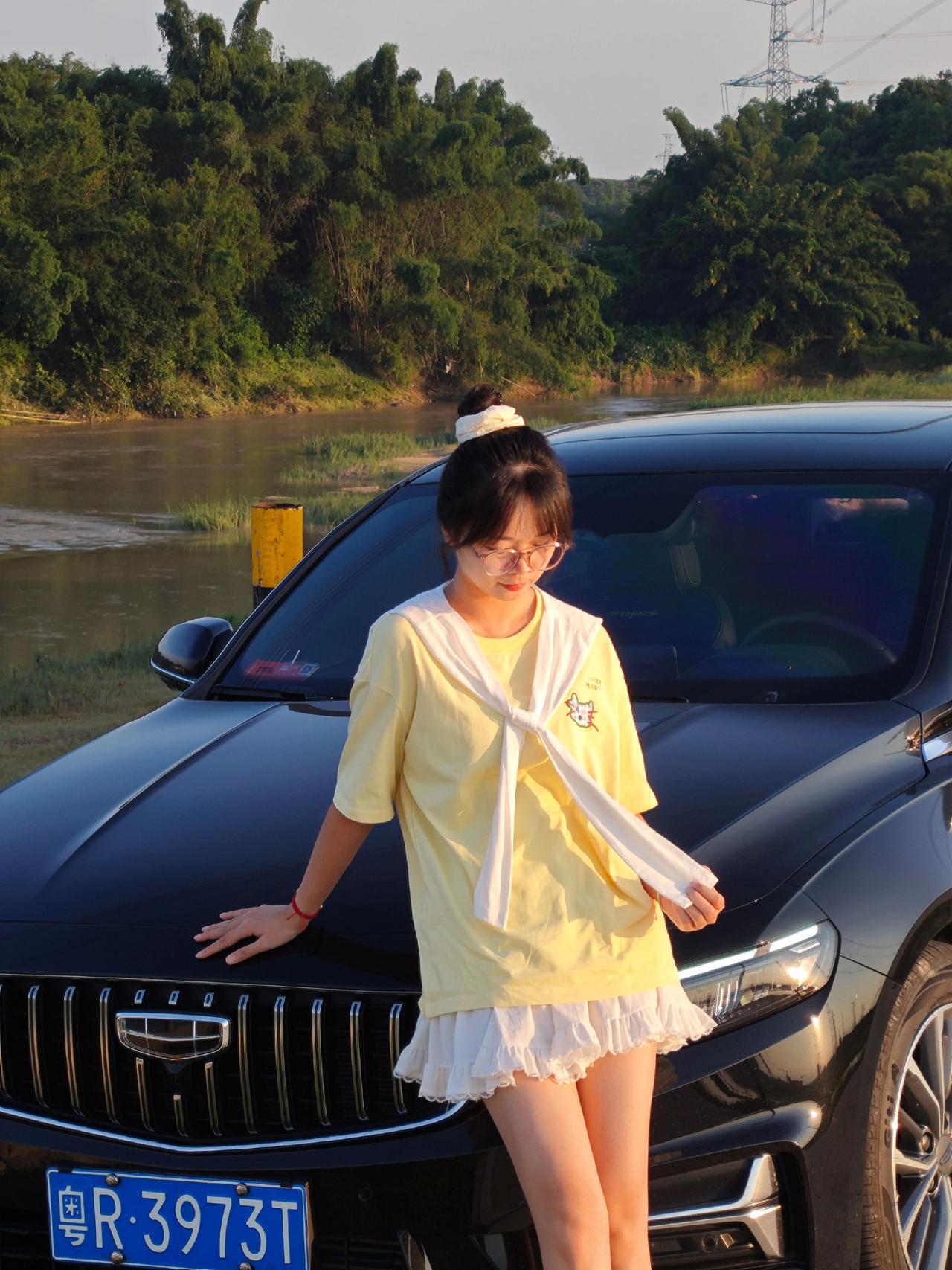 星瑞哪里都好 就是副驾没人肯坐星瑞
dou是好车 吉利汽车 手握方向盘的女孩子