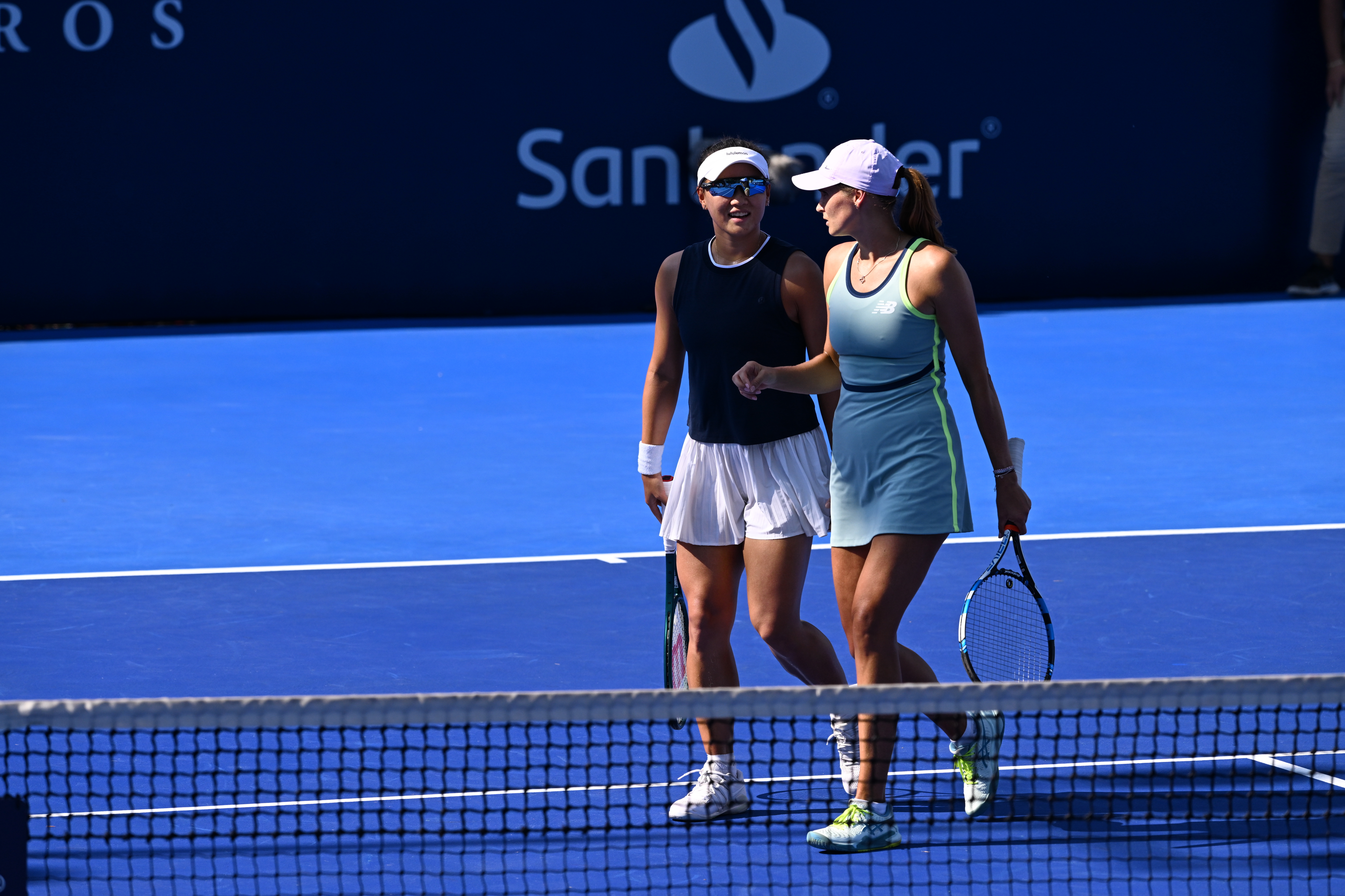 WTA500蒙特雷站双打1/4决赛，3号种子郭涵煜/帕诺娃以7-6(6) 6-3