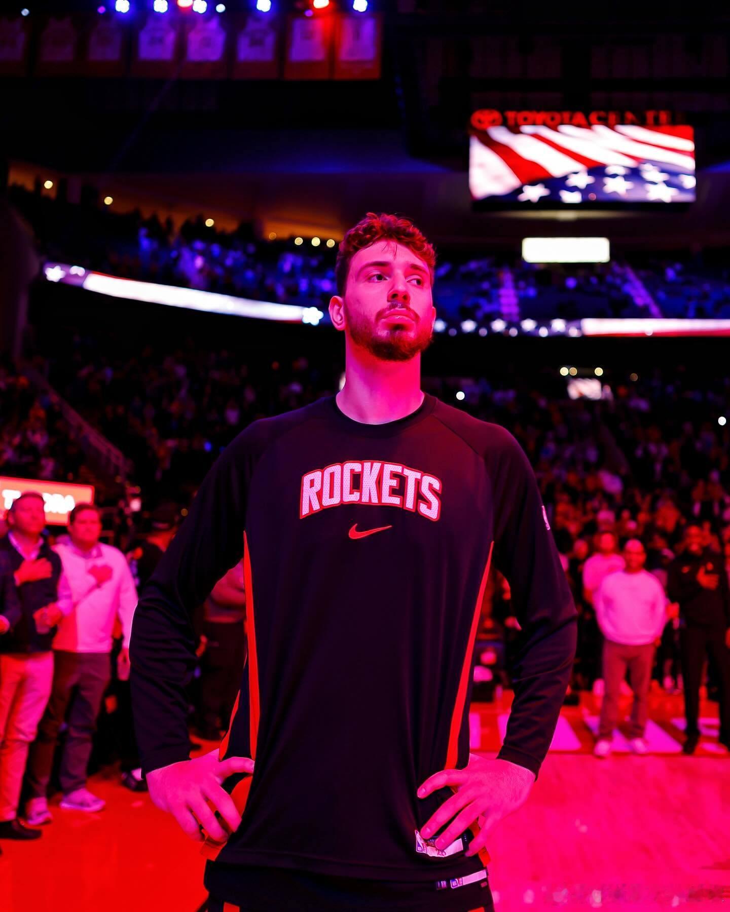 球员匿名投票申京最被高估NBA球员票选当今联盟最被高估球员：• 阿尔佩伦·申京：