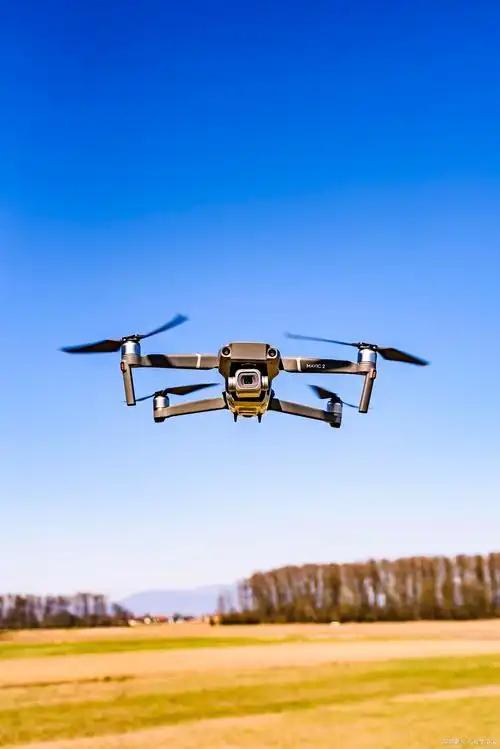 无人机助力农业丰收作用显著。在山东，内蒙古农业大学研发的无人机，历时三年打造，飞