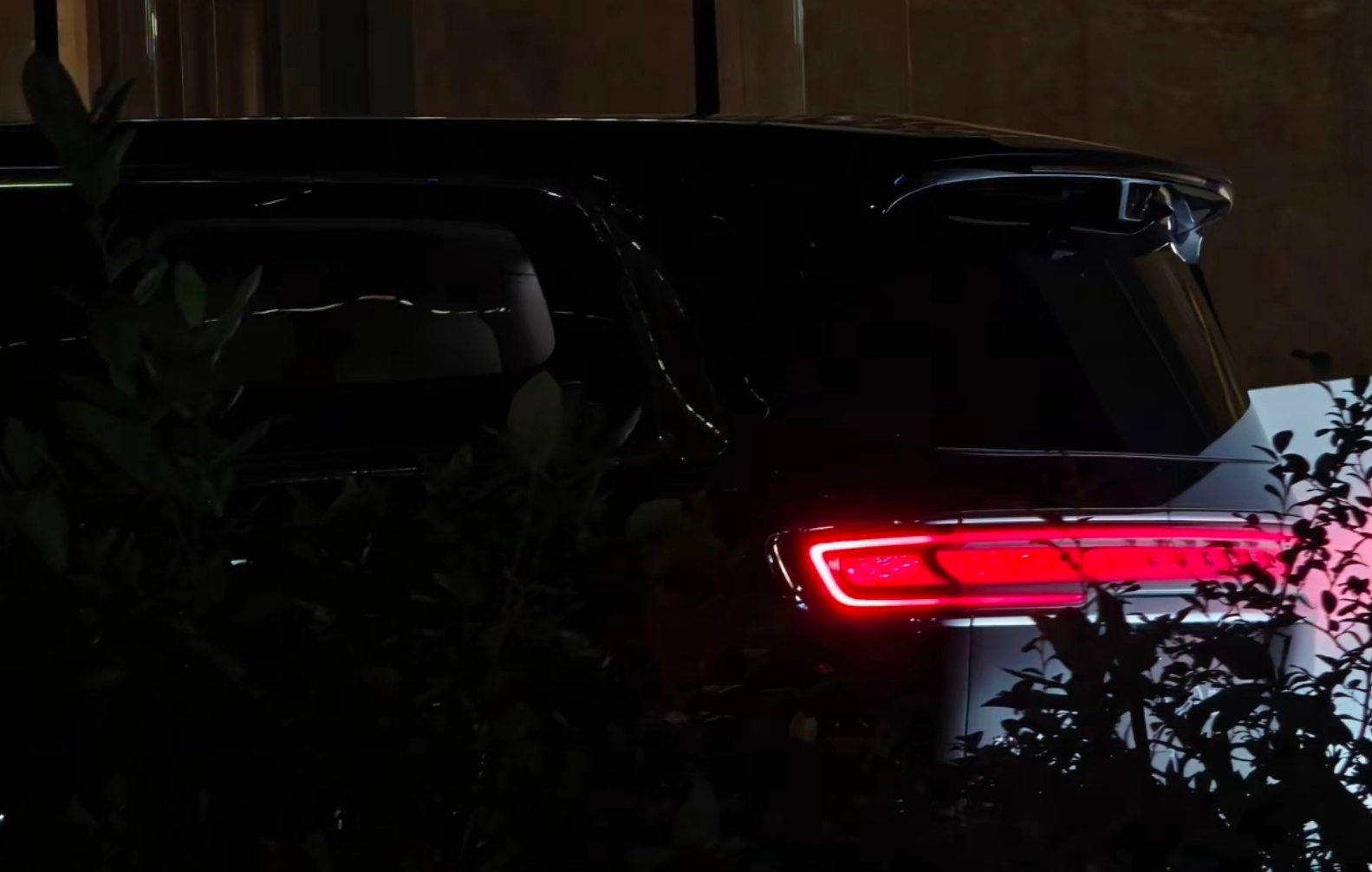 突然想起来智界V9还有一个很新奇的东西就是制氧，对你没听错，车载制氧，据说是真的