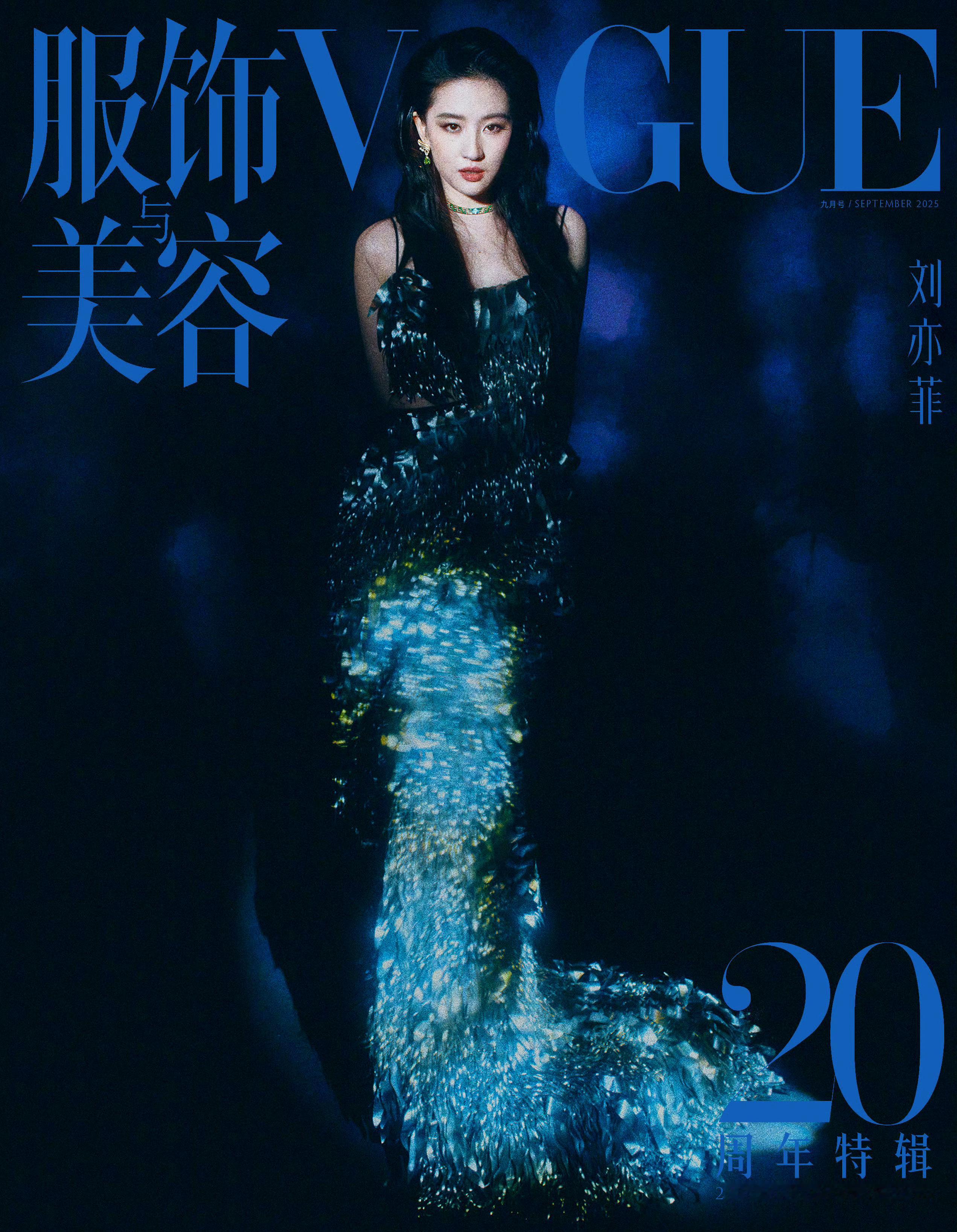 第二张是VC发的，第一张粉丝自制，虽然第二张够美，第一张真的好神秘，气势好强的感