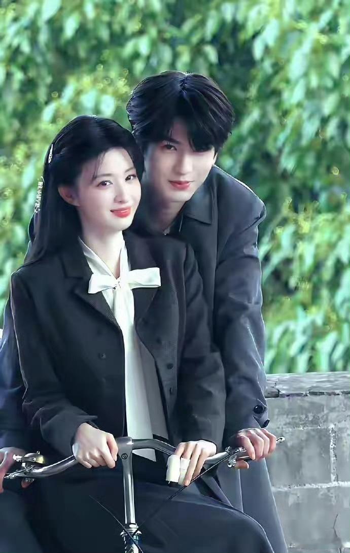 刘大锤回应？！跟他谈了还是怎么？他有什么资格回应多好笑哈哈哈哈哈只知道张凌赫好帅