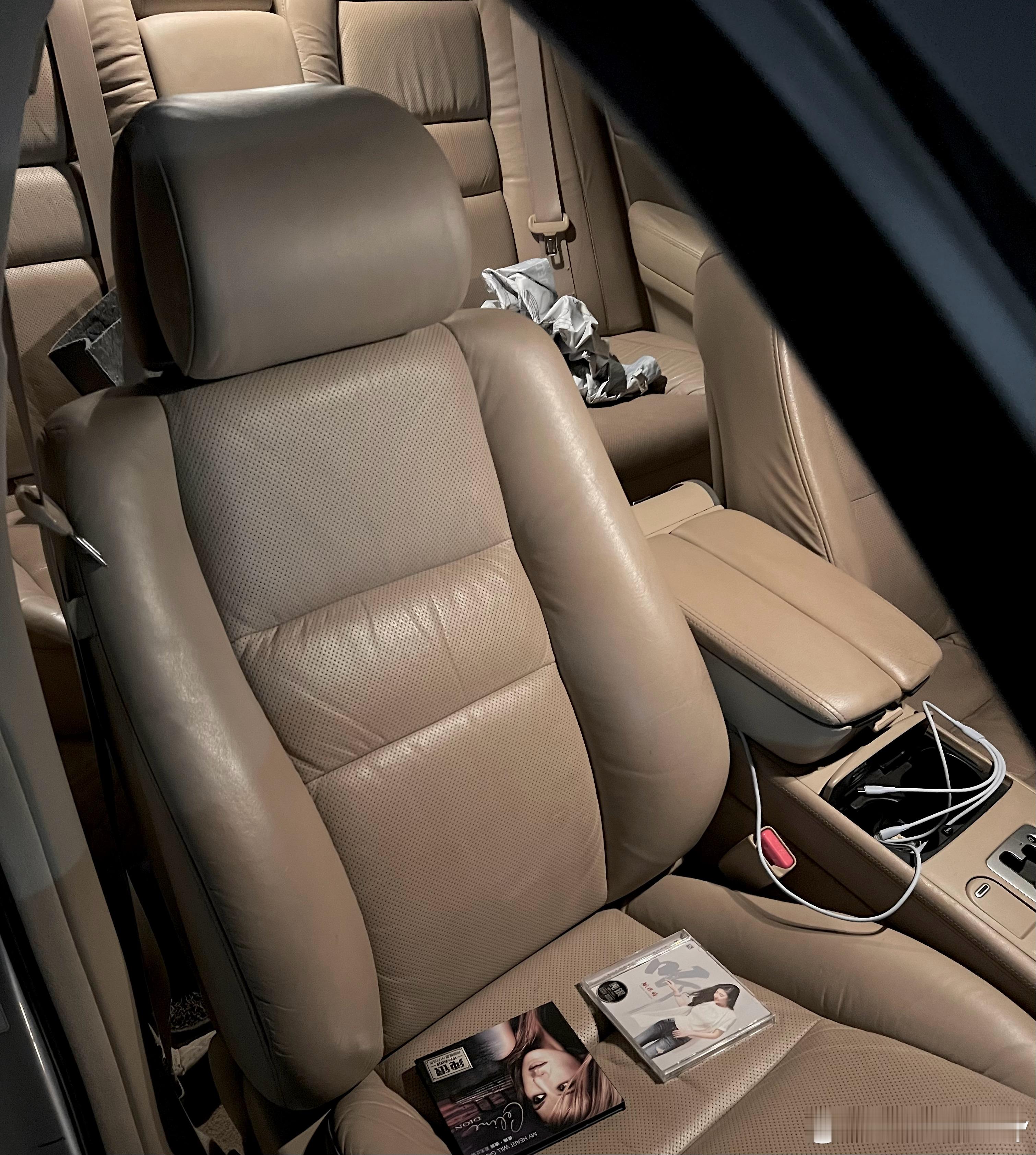 讲真，宝马E60的舒适型座椅，在没有对比的情况下，确实感觉很舒服很牛逼，但是从E