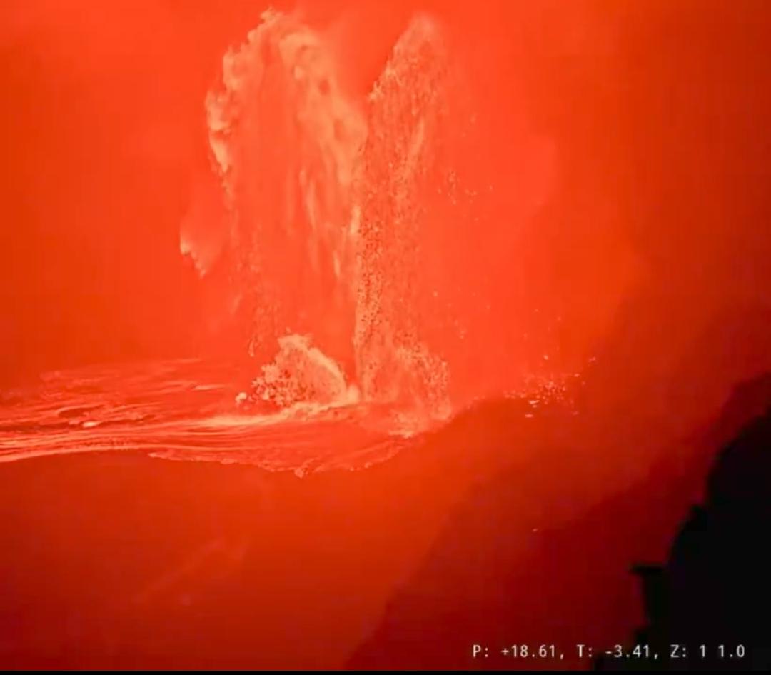 新闻快讯——夏威夷基拉韦厄火山喷发，熔岩喷泉高度达381米（1250英尺）