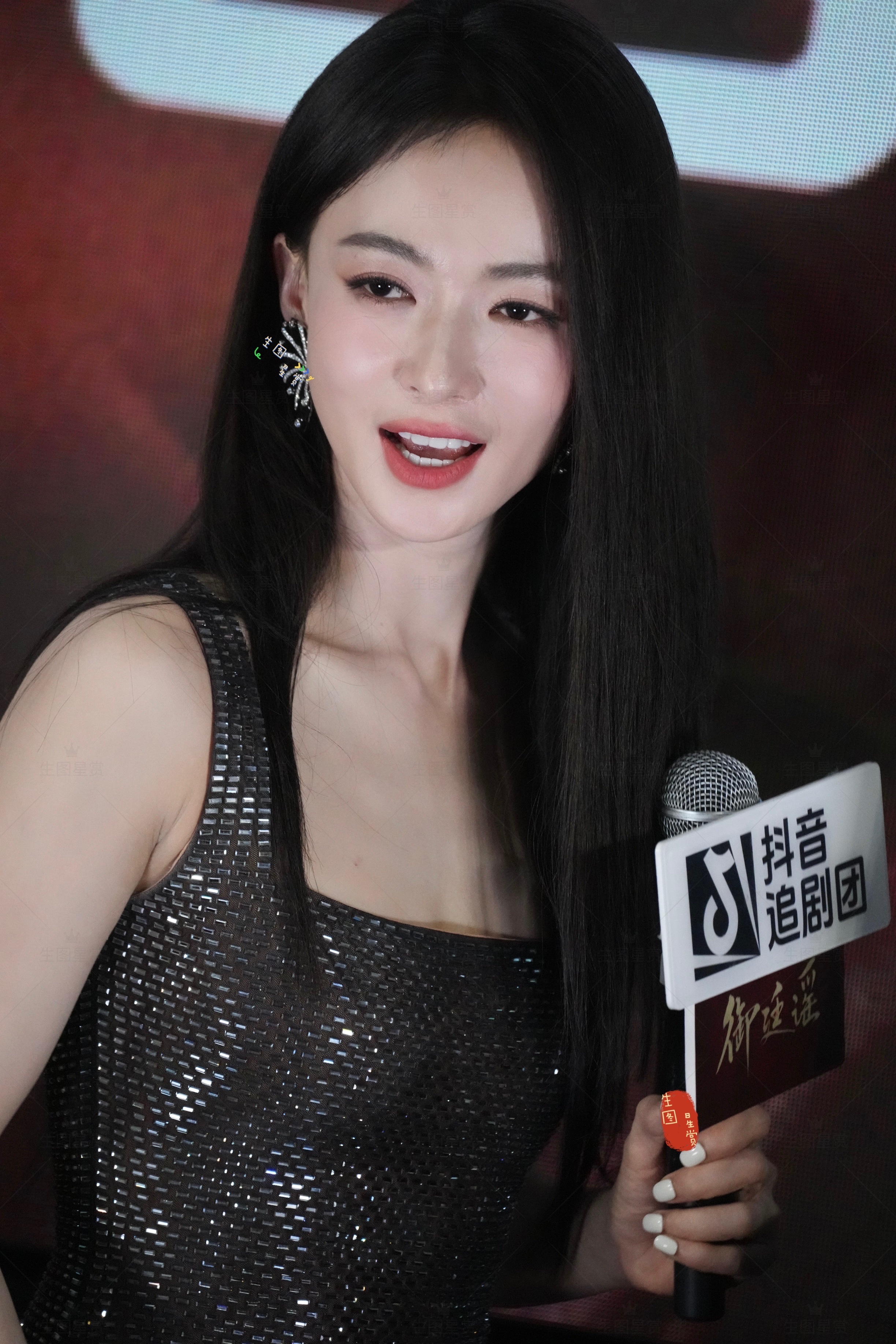 “孟廷辉”吴谨言上线，美而孟之💋今天御廷谣 第二场追剧团生图掉落吴谨言孟廷辉