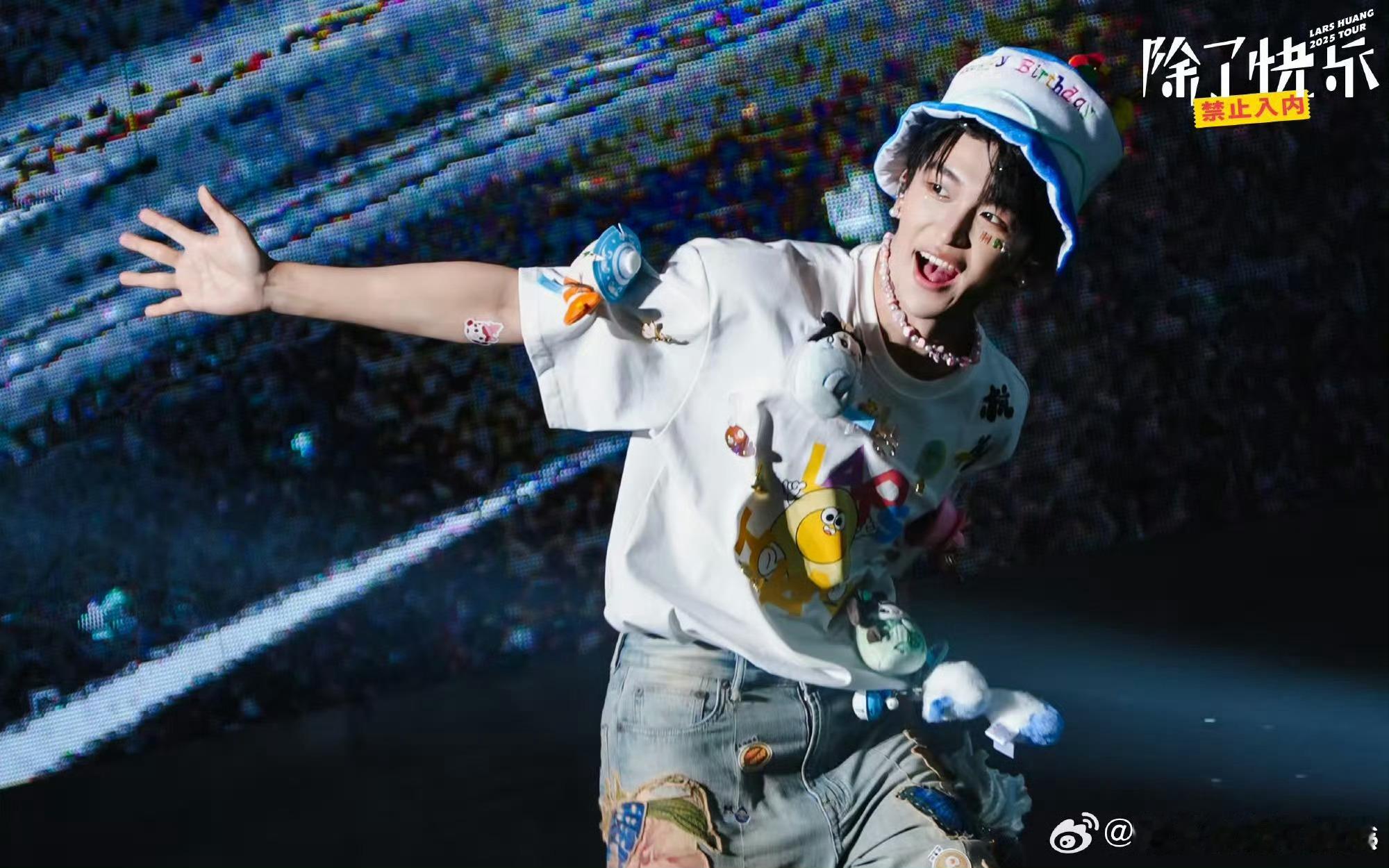 黄子弘凡粉丝的嘴是真严啊黄子弘凡粉丝嘴真的太严了，只知道他会接梗综艺感强，没想到