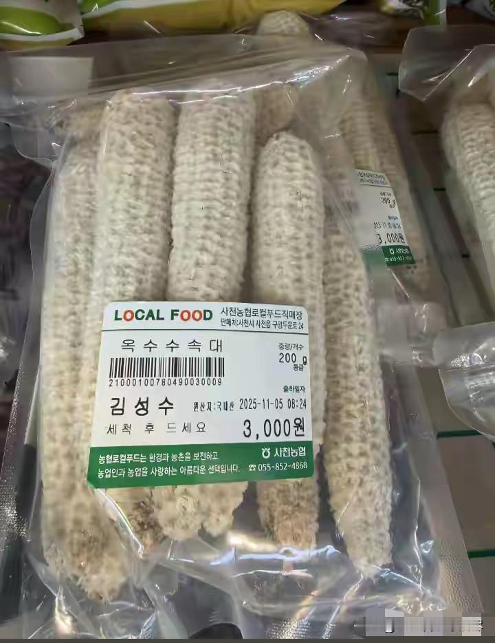 在我们农村老家这种干玉米芯，最大的用处也就是烧火做饭和上厕所，白送人都没有人愿意