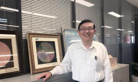 2000年，张汝京义无反顾地放弃了在台湾省的所有财产，回大陆创办了中芯国际，几年