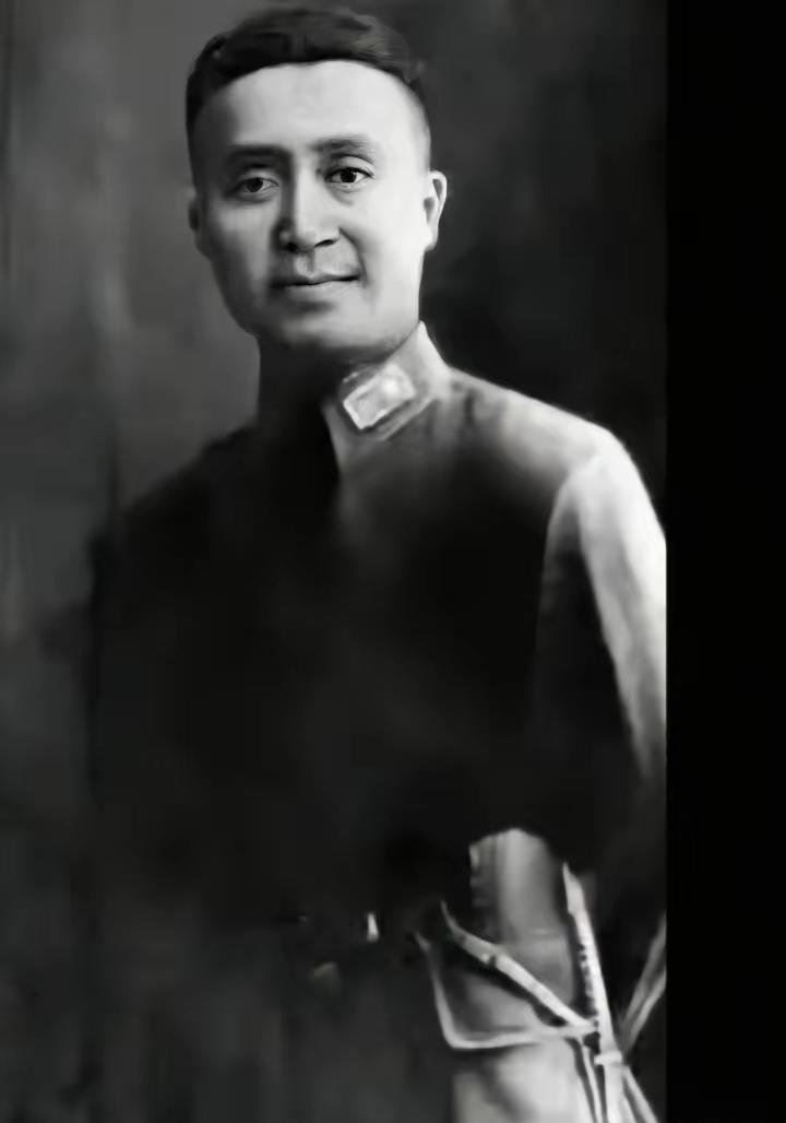 著名的黄埔二期抗日名将杨文瑔，于1947年兵败被俘。经过26年的改造，他始终拒不