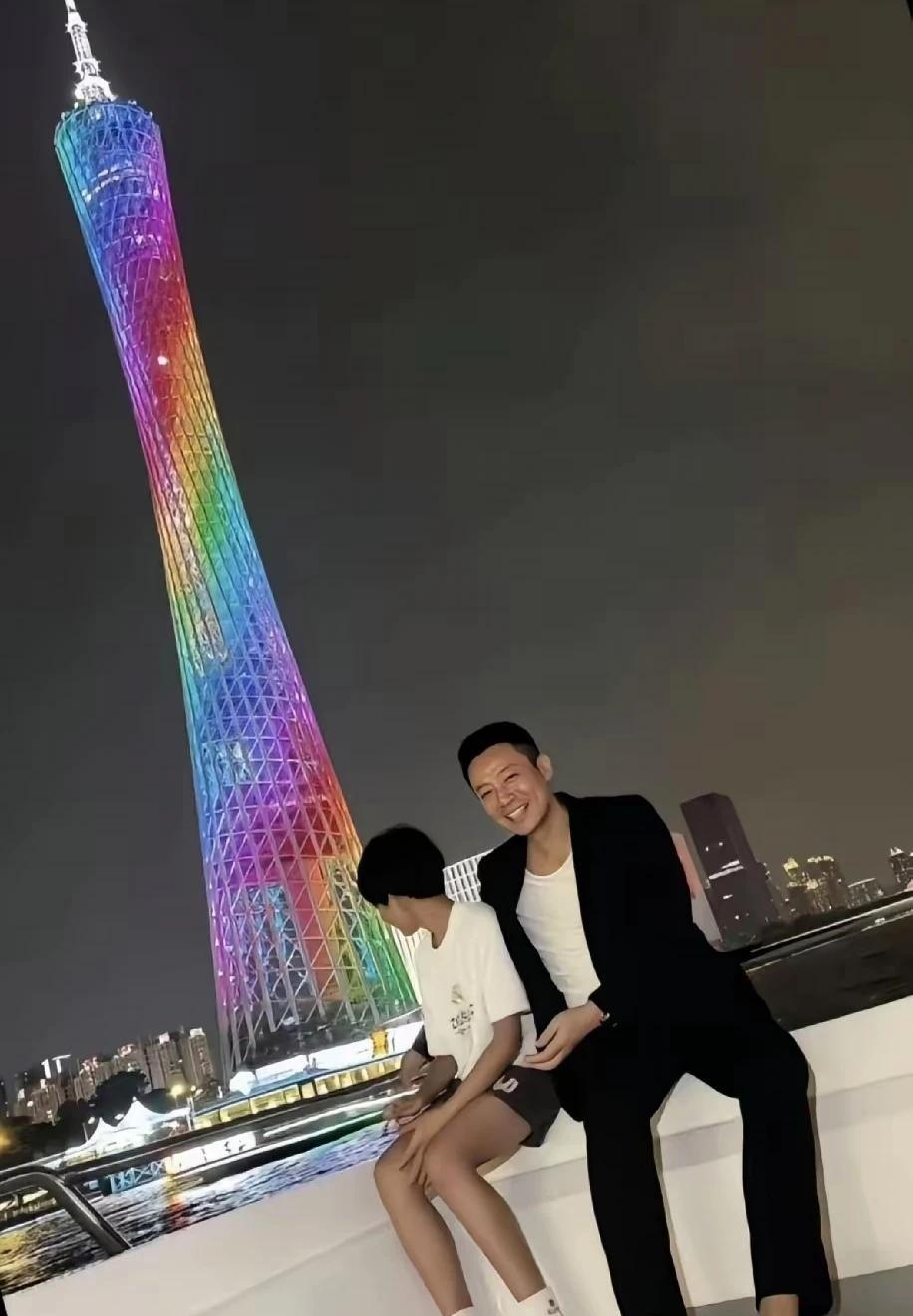 因为两个孩子是给了亲爸，亲爸和后妈结婚了，所以后妈照顾其实是和亲爸照顾是一个意思