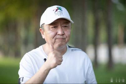 于谦的叛逆期持续了50年中年大多安分守时调养身体，于谦为小说通宵阅读，看完翻看星