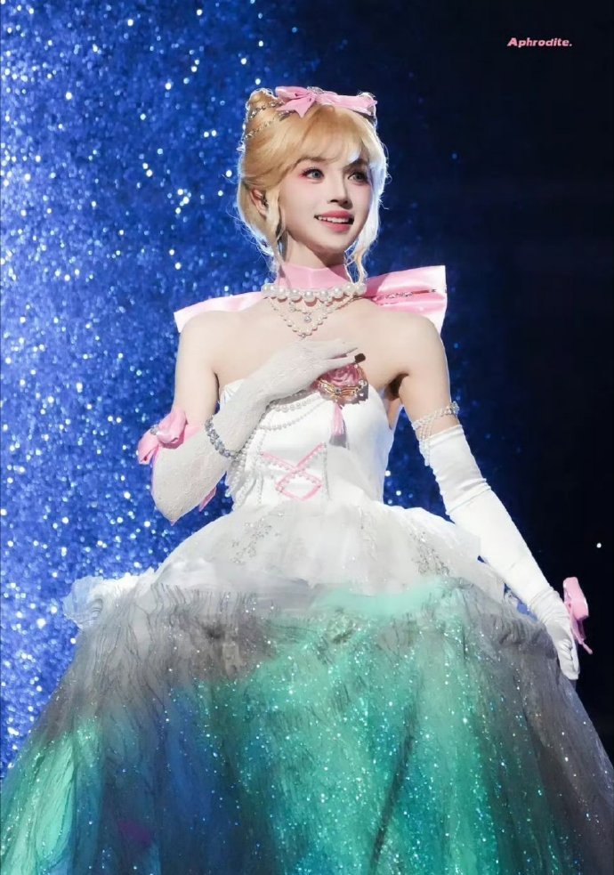 虞书欣VS田曦薇这两位的COS图，这两位走的都是甜美风格的路线啊，谁更🉑？ 