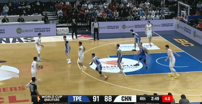 很多人说赵继伟大不了国家队比赛，一遇强敌就隐身，再过去的比赛确实也没什么毛病。但