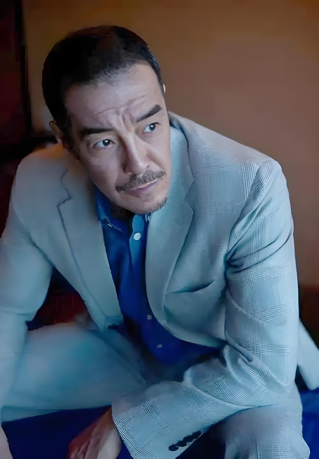 出道时间不算早，也参演过诸多影视作品。坦白讲，我对他一直没什么深刻印象。他的面孔