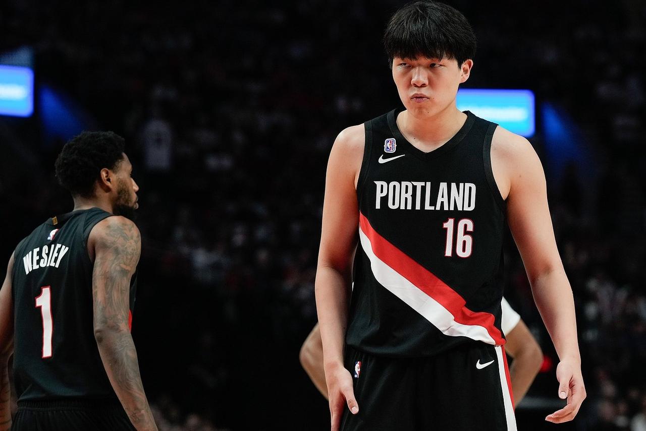 杨瀚森真的是水货吗？在今天开拓者与爵士的比赛中，杨瀚森仅仅登场3分钟，获得2分没