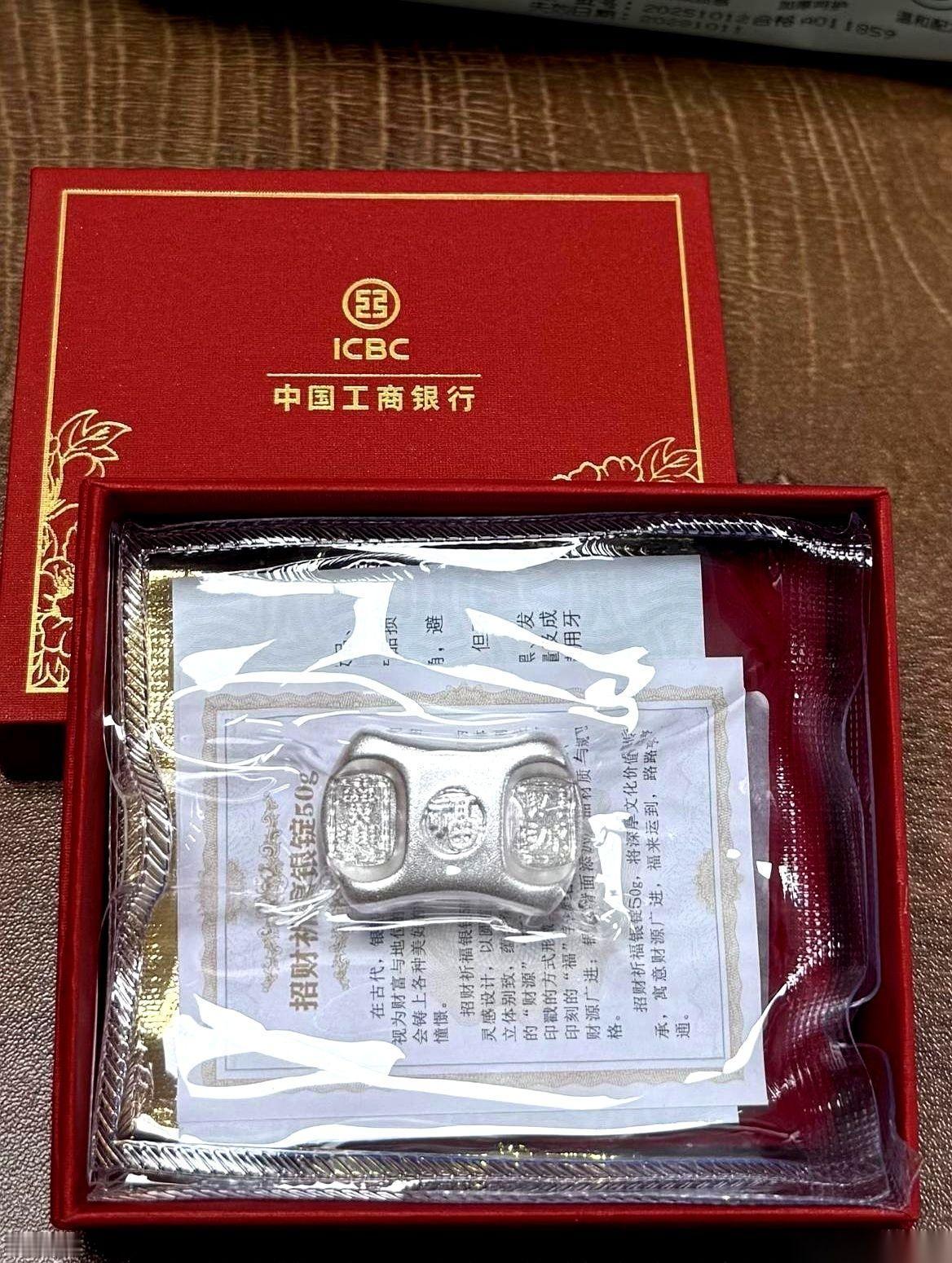 就在刚才，我把手里的白银，全清了。
一克不剩。
之前亏掉的那两万多块，总算没白交