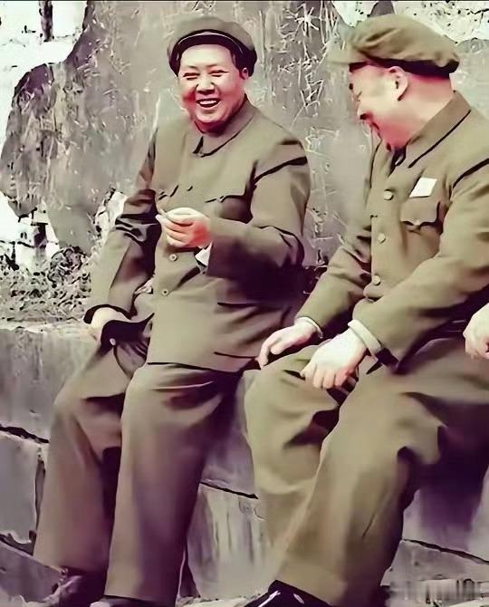 毛主席和陈老总在南京玄武湖 