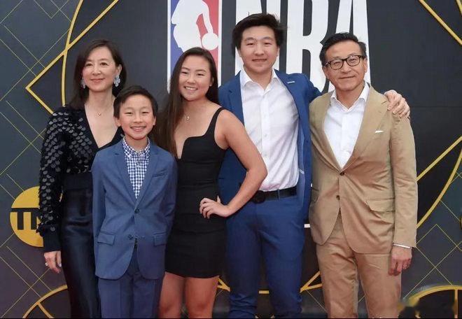 看了蔡崇信和吴明华的离婚声明，第一反应不是“豪门梦碎”，而是“顶级合伙人的体面退