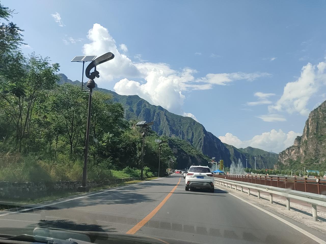 秋高气爽，野山坡百里峡沿途，随手一拍，记录的不仅是风景，更是生活中的小确幸，每一