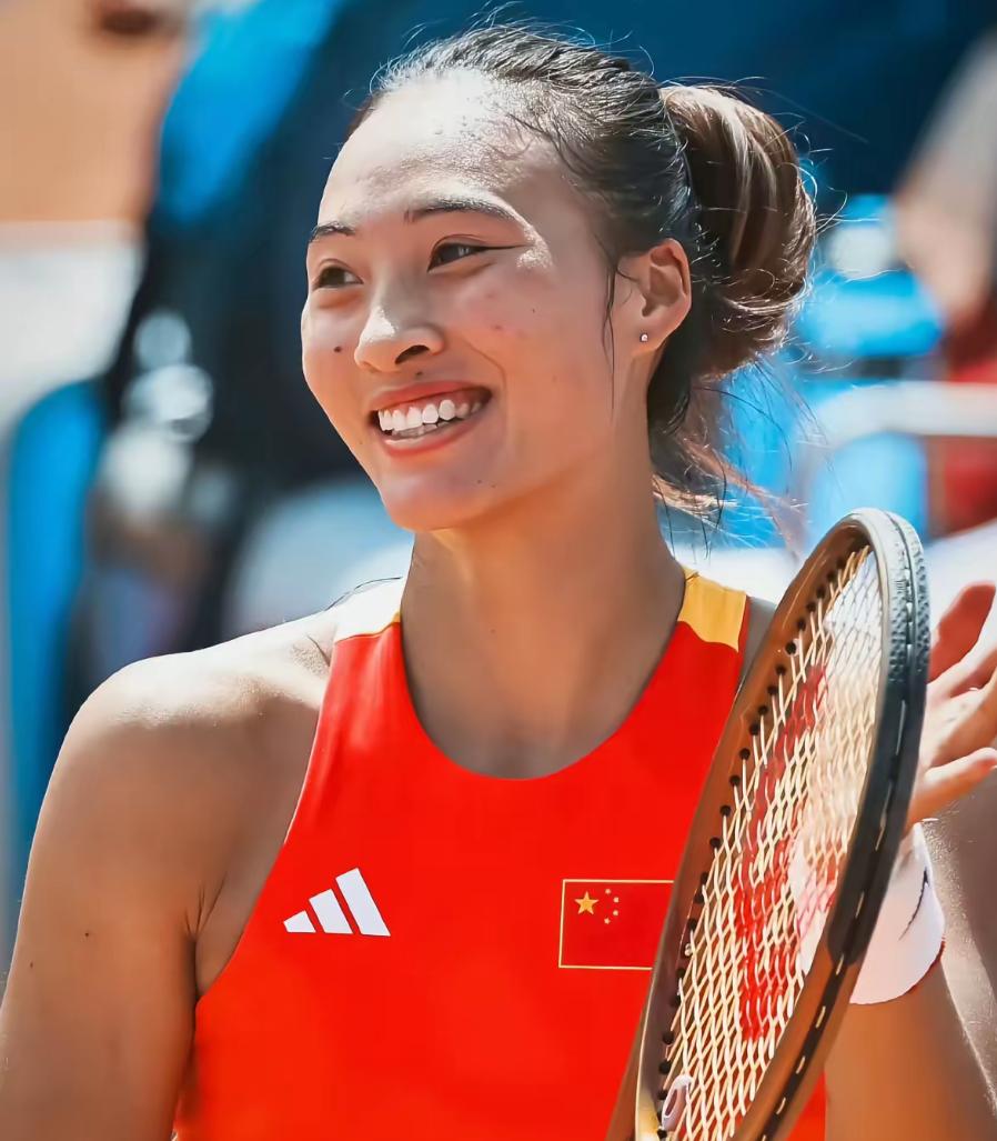 郑钦文
世界排名跌出Top100
5月25日法网女单首轮
中国金花郑钦文0:2不