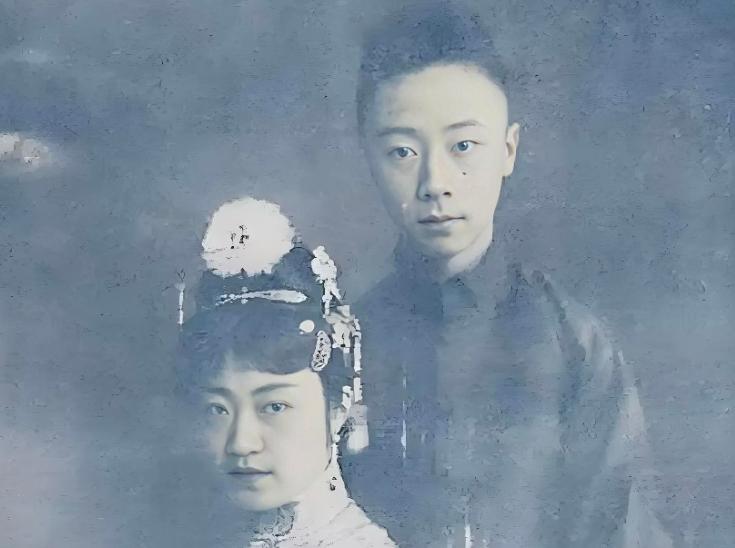 1926年，22岁的唐怡莹在丈夫离家时，与25岁的张学良发生了关系，6年后，她又