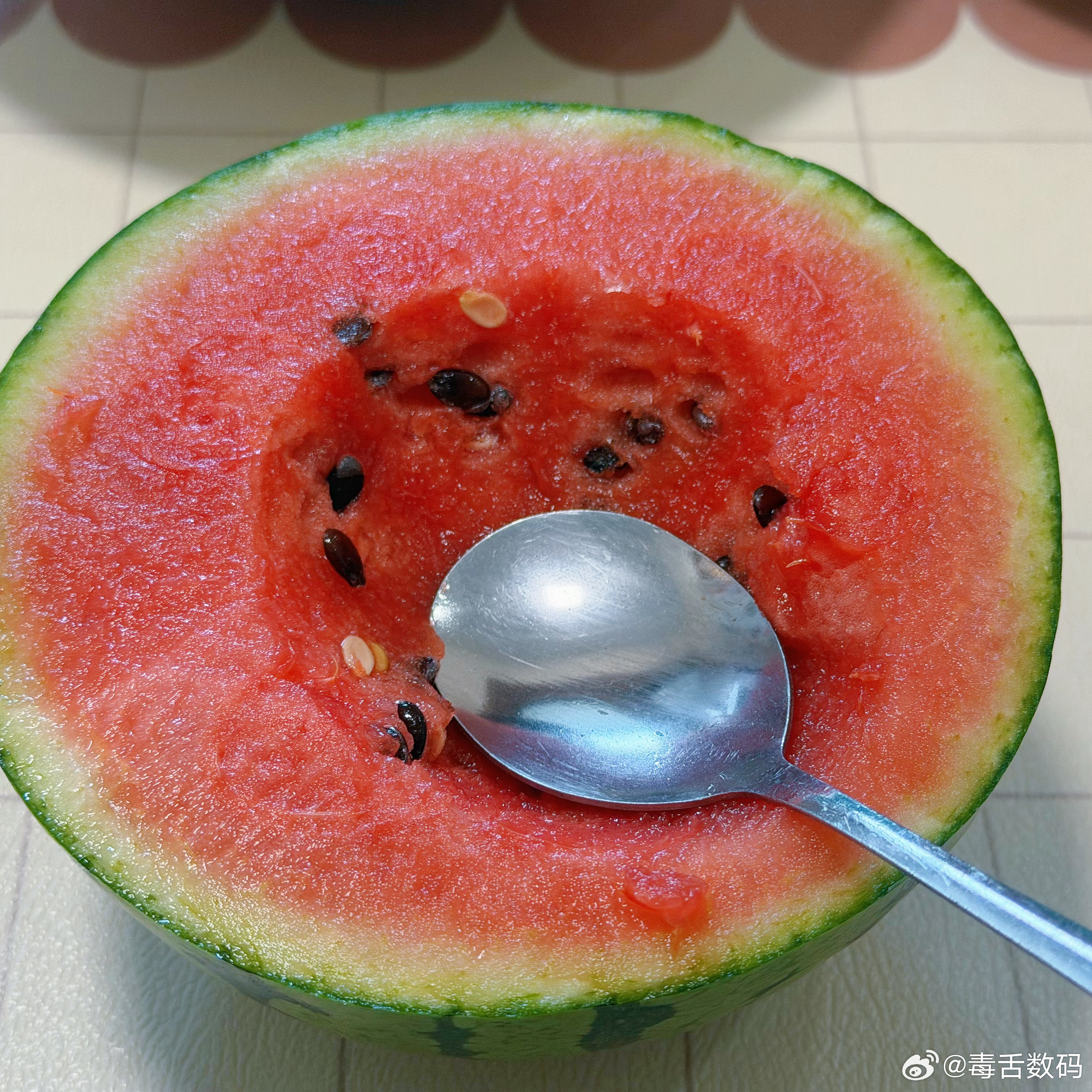 买了半个西瓜，我让我对象先吃