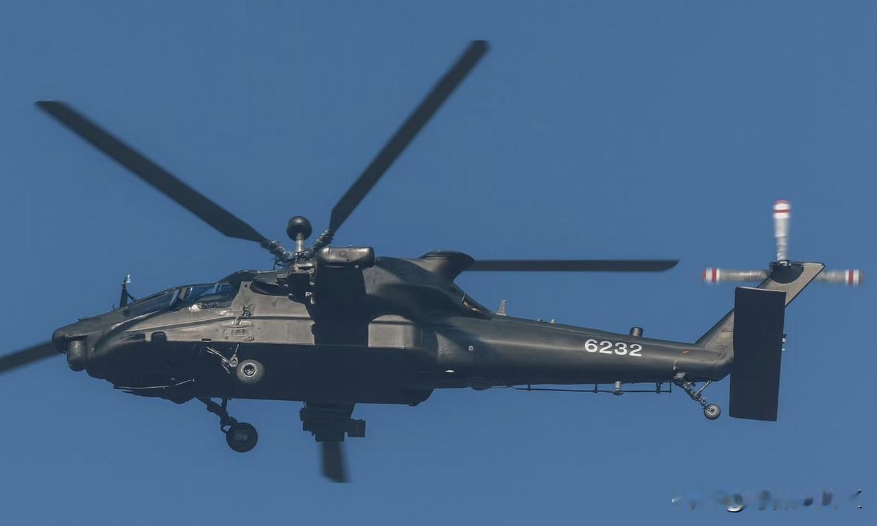 武直-21的史上最清晰照
再次被拍摄到的国产重型武装直升机，其机尾编号清晰可见，