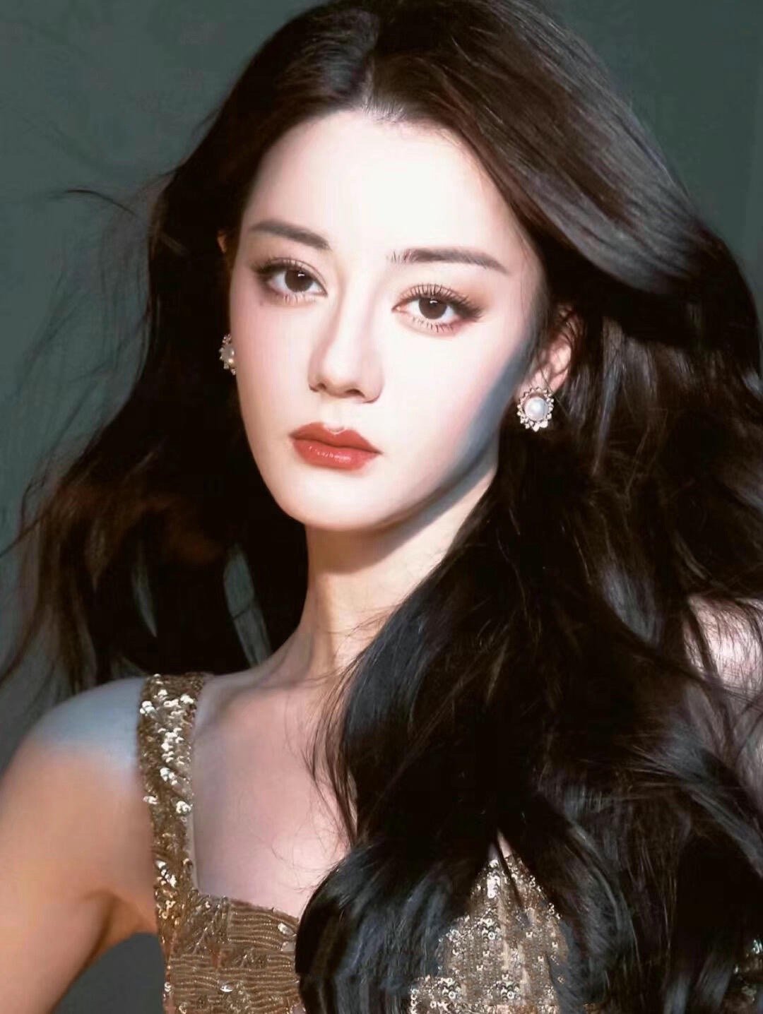 每天看到热巴这张脸，就原谅全世界了❗️