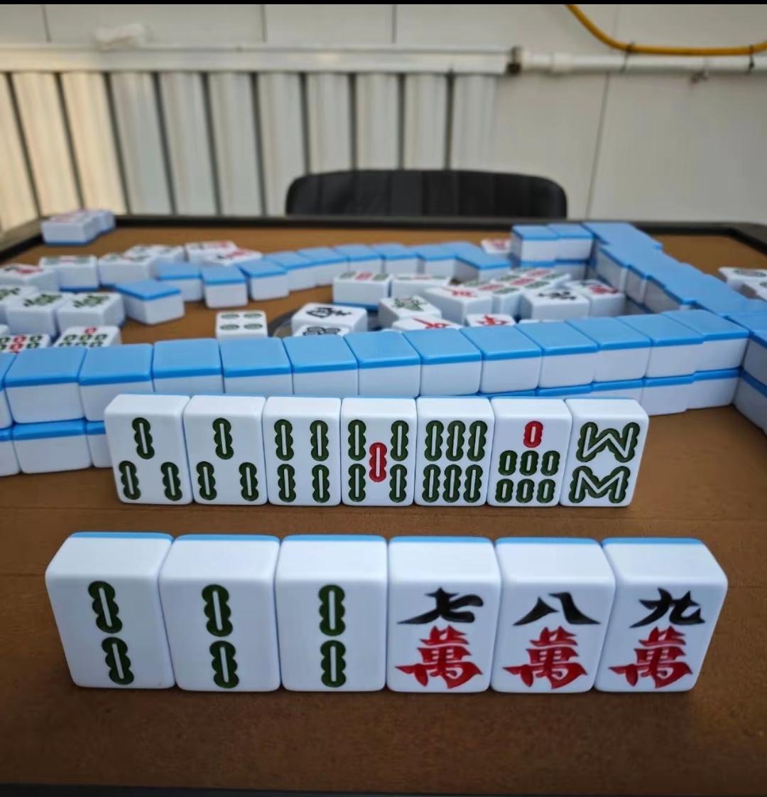 昨天晚上与同事们打牌，上家打幺鸡，我也抓了幺鸡，您说我怎么出牌比较好？