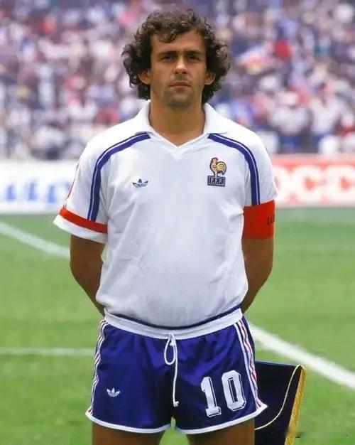 马特乌斯、古利特和普拉蒂尼究竟谁更强一些？
 
马特乌斯
 
个人荣誉：1990