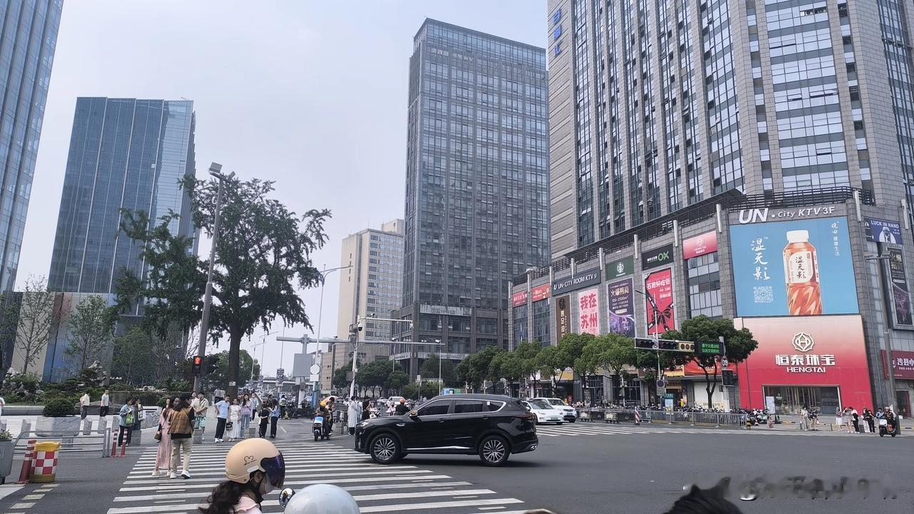 咱得承认，这话真不是鸡汤，是实打实的生活智慧。

你想想，一个人要是长时间闷在同